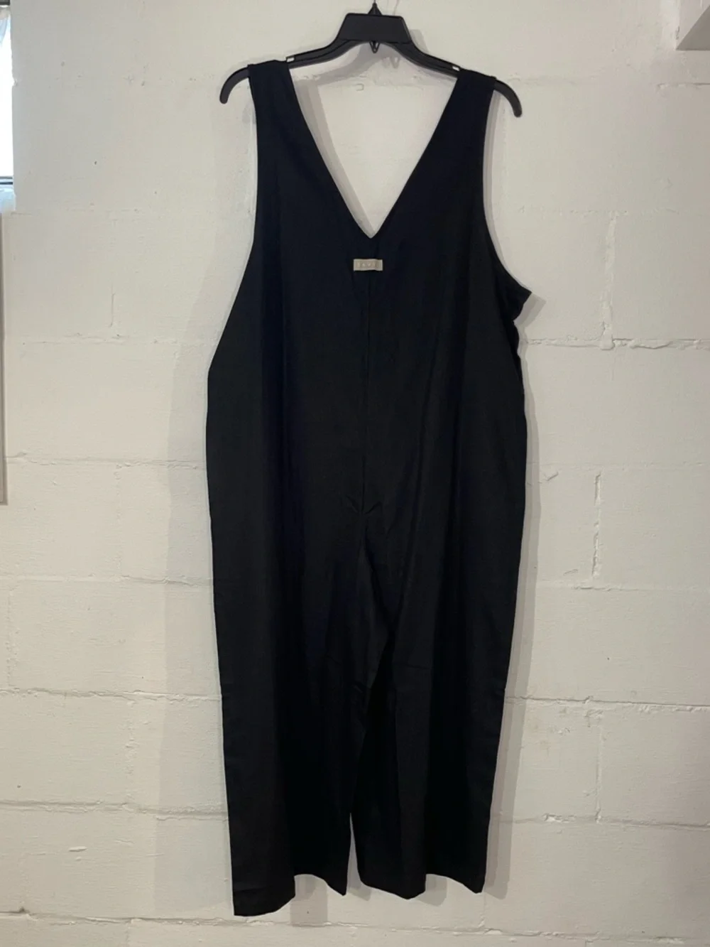 Sleeveless Black V-Neck Jumpsuit